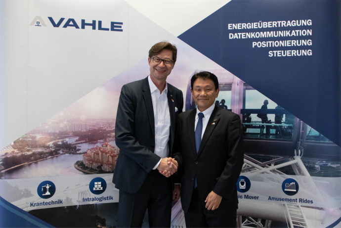 Achim Dries (CEO del Grupo VAHLE) y Mitsutoshi Shigeta (Panasonic Corp.) | (Foto: VAHLE)